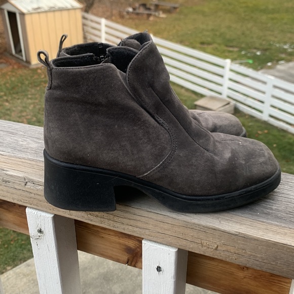Hush Puppies vintage, suede ankle boots - Picture 2 of 9